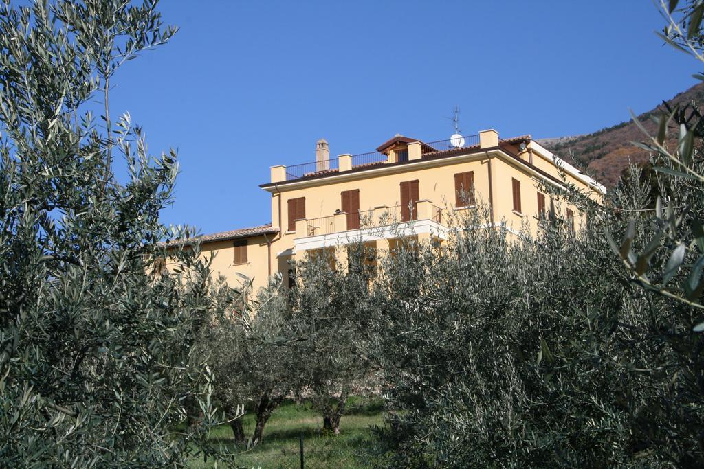 Agriturismo Villa Val D'Olivi Capodacqua  Exterior photo